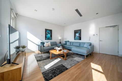 Aqua By The Sea - 1BR, Beachfront, Pool & Gym - Darwin Holiday 4