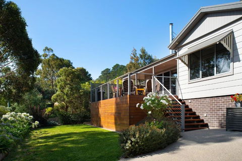 Arabella Meadows - Darwin Holiday 0