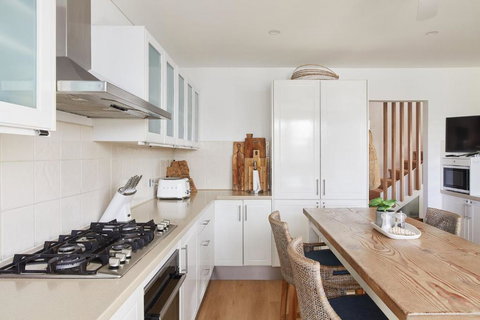 Arabella - 2 Bedroom Holiday House Nelson Bay - Darwin Holiday 3