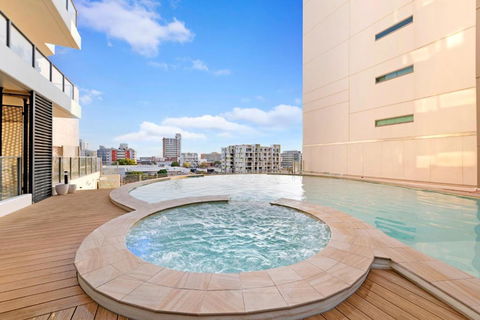 Arafura Adventure - CBD Suite With Sprawling Views - Darwin Holiday 1