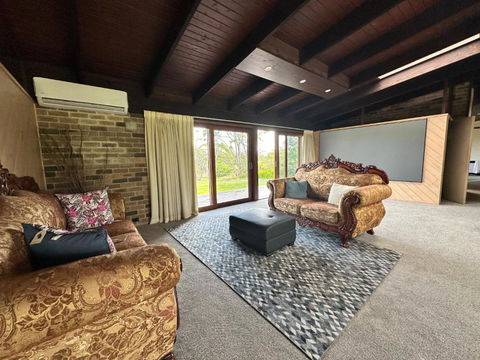 Arcadia Stunning Manor Tennis & Pool & Hottub - Darwin Holiday 1