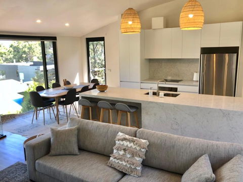 Architect Designed 4 Bedroom With Ocean Views From Every Room - Darwin Holiday 0