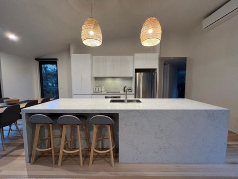Architect Designed 4 Bedroom With Ocean Views From Every Room - Darwin Holiday 1