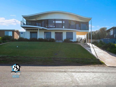 Architect Designed Beach House With Sweeping Views - Darwin Holiday 0