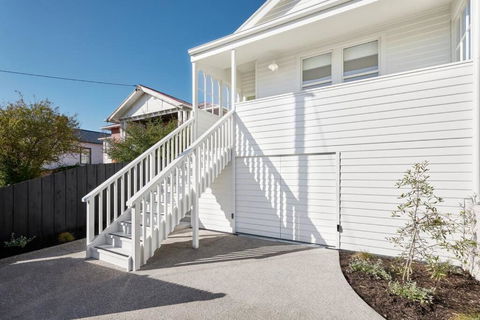 Architectural Brilliance - Sandy Bay - Darwin Holiday 0