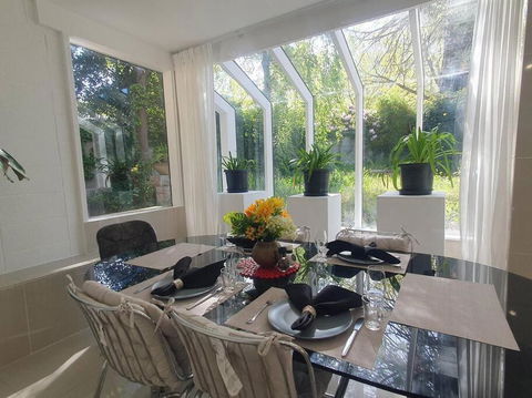 Architectural Comfy 2B&2B Home With A Garden View Close To A Lake And Yarralumla Shopping Centre - Darwin Holiday 0