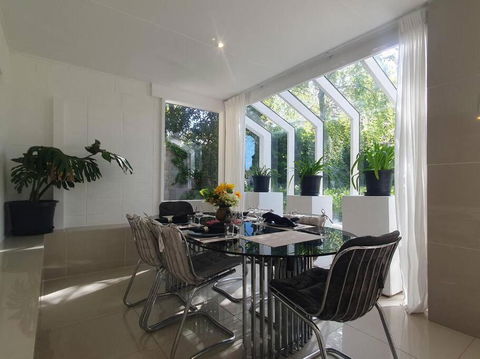 Architectural Comfy 2B&2B Home With A Garden View Close To A Lake And Yarralumla Shopping Centre - Darwin Holiday 3