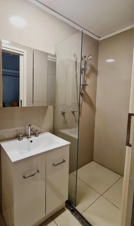 Architectural Comfy 2B&2B Home With A Garden View Close To A Lake And Yarralumla Shopping Centre - Darwin Holiday 2
