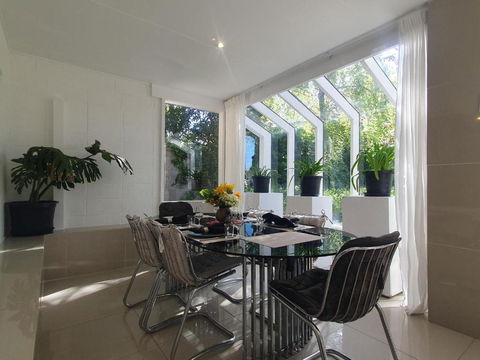 Architectural Comfy 2B&2B Home With A Garden View Close To A Lake And Yarralumla Shopping Centre - Darwin Holiday 1