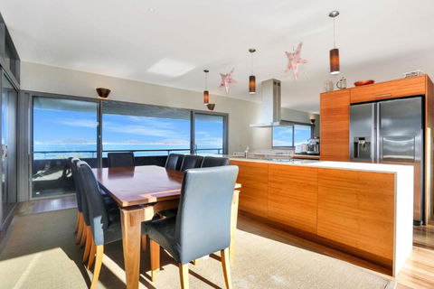 Architectural Design On The Beach - Darwin Holiday 4