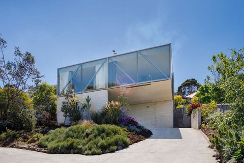 Architectural Glass House With Ocean Views - Darwin Holiday 0