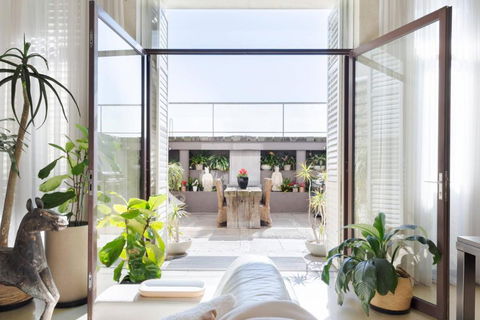 Architectural Home, Pool Oasis/ Steps From Trendy Chapel St. - Darwin Holiday 1