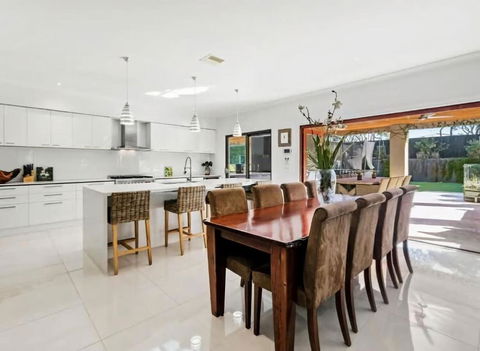 Aroha Moana - Solar Heated Pool, Sauna, Billiards - Darwin Holiday 3