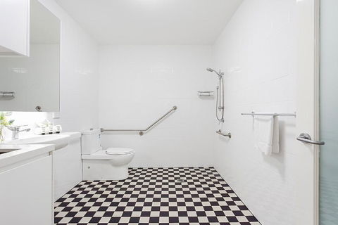 Art Deco Designer Studio In Lewisham - Darwin Holiday 3