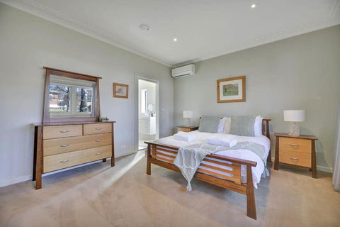 Art House On Anson - Artistic Haven, Spa, Pets - Darwin Holiday 1