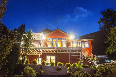 Artee House - A Bright Escape - Darwin Holiday 1