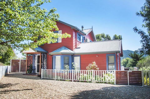 Artee House - A Bright Escape - Darwin Holiday 0