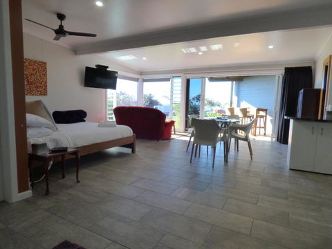 ArtHOUSE Beachfront Accommodation - Darwin Holiday 4
