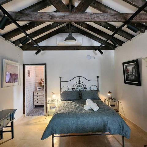 Artistic Private Studio, Parramatta - Darwin Holiday 0
