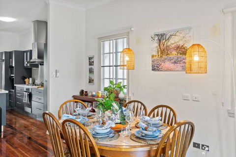 Artistic Queenslander With Park Views - Near City! - Darwin Holiday 0