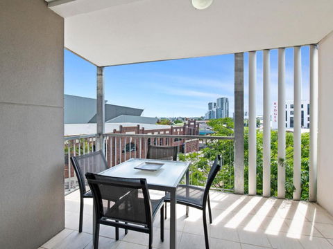 Artsy Destination Compact & Cosy 2 BR Apart At Valley - Darwin Holiday 0