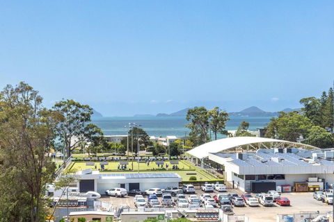 Ash Haven, 19 Ash St - Views, Pool, Air Con, Boat Parking, Wi-Fi - Darwin Holiday 0