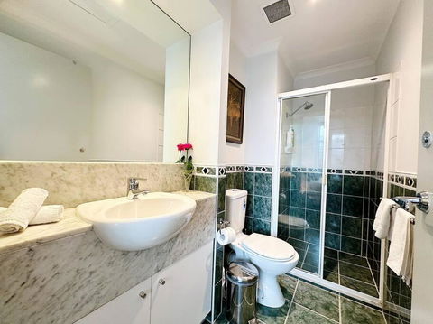Aspire CBD One Bedroom With Indoor Pool & Parking Available - Darwin Holiday 3