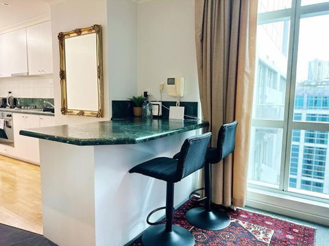 Aspire CBD One Bedroom With Indoor Pool & Parking Available - Darwin Holiday 4