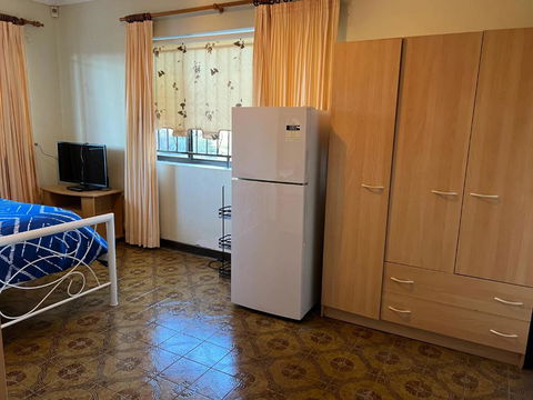 Aspley Bedroom & Share Bathroom With Other Guests - Darwin Holiday 3