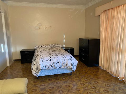 Aspley Large Room & Share Bathroom With Other Guests - Darwin Holiday 1