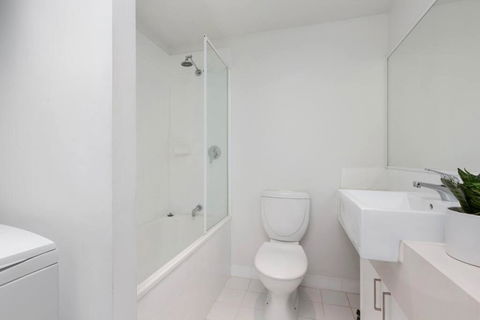 Astral Apartments. Spacious 2 Bed, 2 Bath Apartment In A Great Location. - Darwin Holiday 1