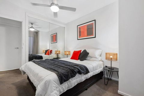 Astral Apartments. Spacious 2 Bed, 2 Bath Apartment In A Great Location. - Darwin Holiday 2