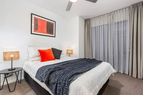 Astral Apartments. Spacious 2 Bed, 2 Bath Apartment In A Great Location. - Darwin Holiday 3