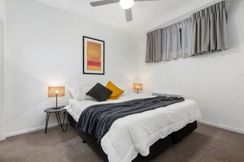 Astral Apartments. Spacious 2 Bed, 2 Bath Apartment In A Great Location. - Darwin Holiday 4