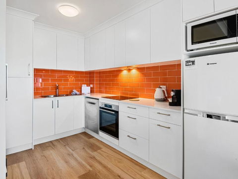 Astrids At Central Park - 2BR L Lake & Mountain Views L Central Location L WiFi - Darwin Holiday 1