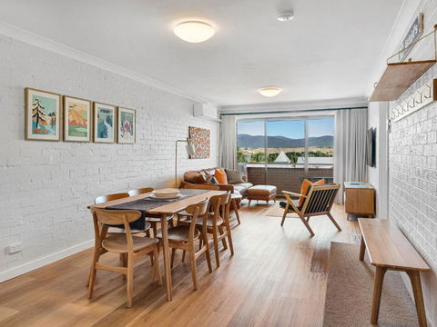 Astrids At Central Park - 2BR L Lake & Mountain Views L Central Location L WiFi - Darwin Holiday 0