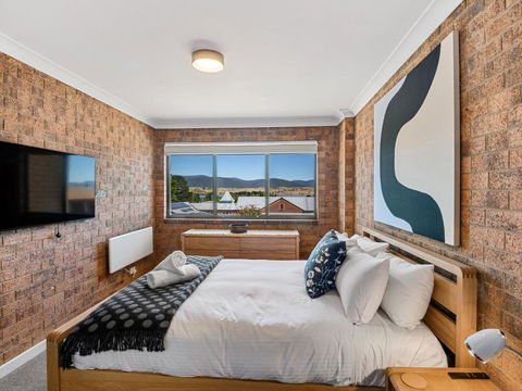Astrids At Central Park - 2BR L Lake & Mountain Views L Central Location L WiFi - Darwin Holiday 3