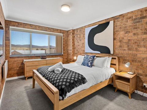 Astrids At Central Park - 2BR L Lake & Mountain Views L Central Location L WiFi - Darwin Holiday 4