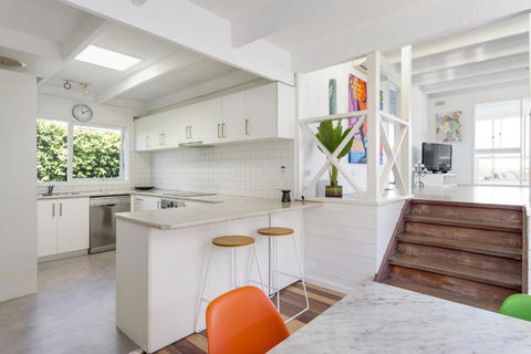 At Agnes Ave: Coastal Views - Darwin Holiday 4