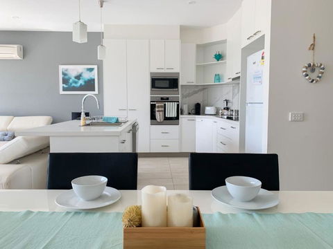 At Broadbeach Inverloch - Darwin Holiday 4
