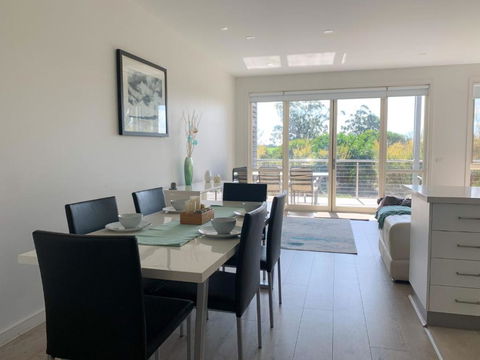 At Broadbeach Inverloch - Darwin Holiday 3