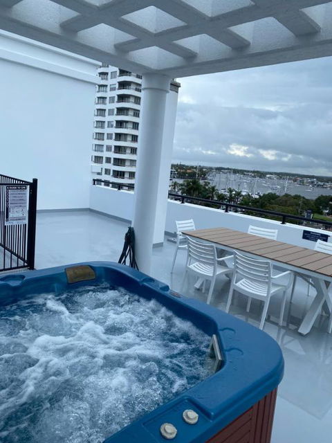 At The Beach Mooloolaba, Private Rooftop With Spa, 50m To Beach, Surfclub And Esplanade - Darwin Holiday 0