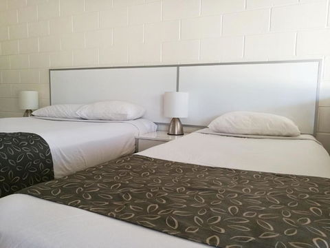 Augathella Motel & Caravan Park - Darwin Holiday 4