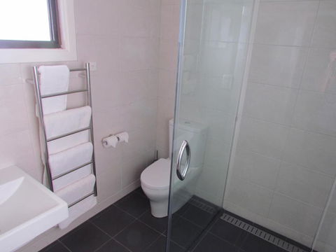 Augathella Motel & Caravan Park - Darwin Holiday 1