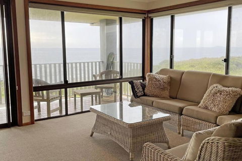 Augusta Beachfront - Watch The Whales Go By - Darwin Holiday 4
