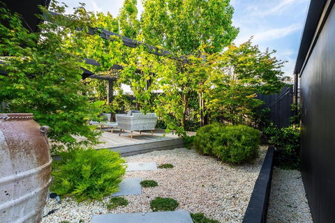 Aura Hot Tub Retreat - Unique Cedar Hot Tub Experience, 650m To Tyrone Foreshore - Darwin Holiday 1