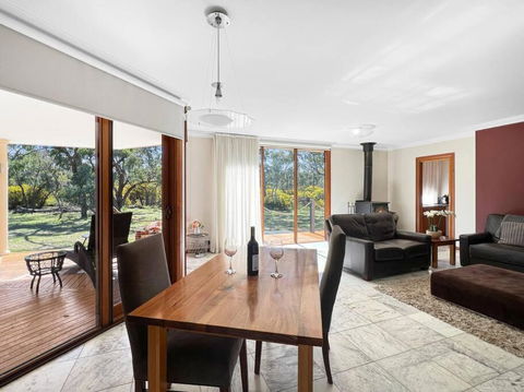 Aurora Cottages - Six Seasons - Darwin Holiday 1
