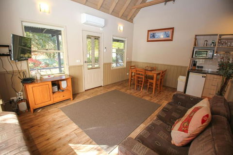 Autumn Leaf Cottage 1 - Darwin Holiday 3