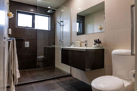 Ava - Luxe Oceanfront Beach House - Darwin Holiday 4