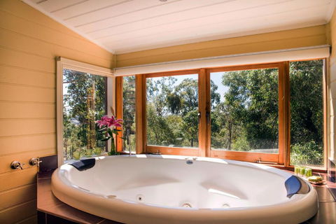 Avalon Private Spa Villa With Beautiful Tree Views - Darwin Holiday 1